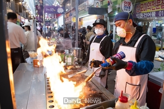 전국관광객들, 구미 야시장 달달한 매력에 ‘폭싹 빠졌수다’