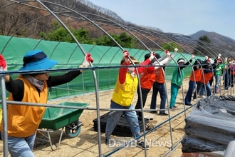 칠곡군, 산불피해 농가에‘소도구 농기구 꾸러미’지원