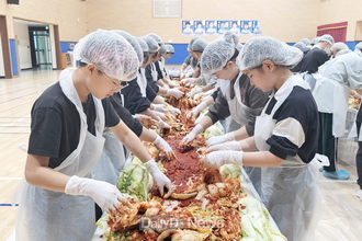 청송군, 학생4-H회 육성 위한 김장김치 만들기 과제교육 실시