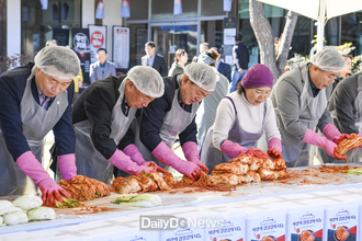 문경시우리음식연구회, ‘사랑의 김장김치’로 따뜻한 온정 나누다