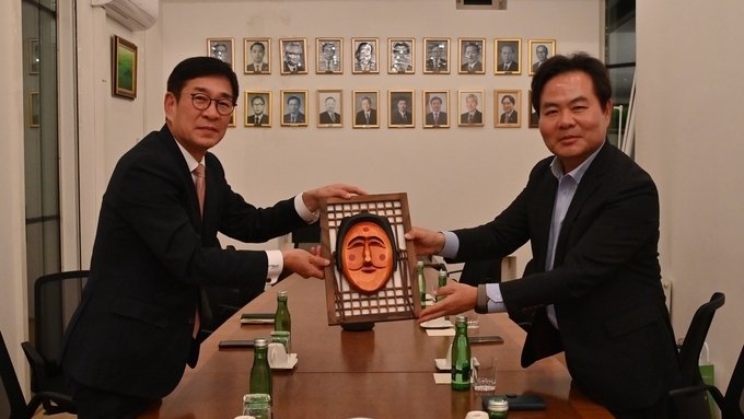 경북의 산업과 문화가 함께 세계로 뻗어나간다!