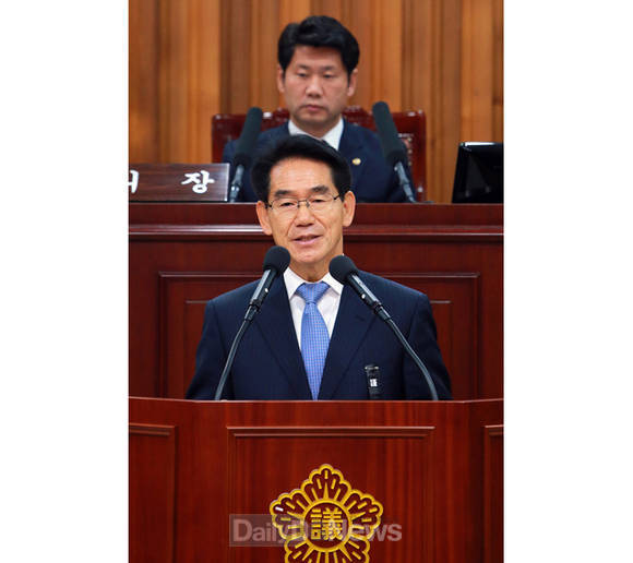 시정연설하고 있는 임광원 울진군수(울진군 제공)