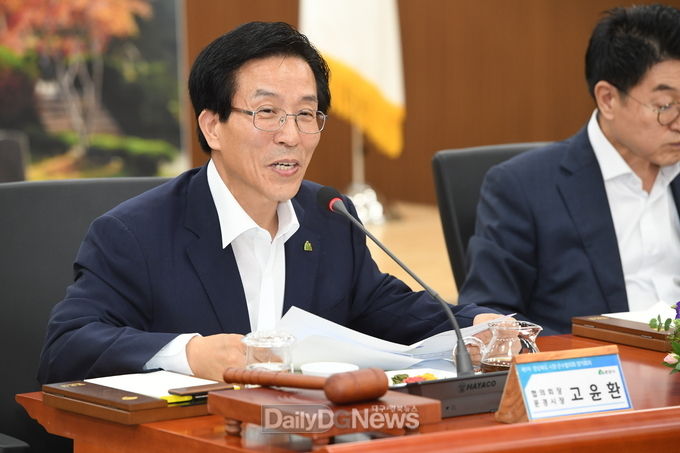 사진제공 문경시, 인사말 하고 있는 고윤환 문경시장