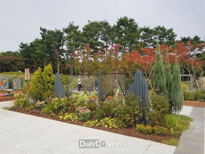 사진제공 한국도로공사, 2018 한국도로공사 정원박람회에서 대상 수상작이 조성된 모습(윤지만·하석우씨의 ‘길에서 마주친 자연, 그곳에서 쉬어가다’)<br>
