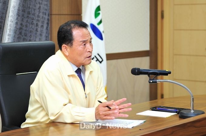 김영만 군위군수