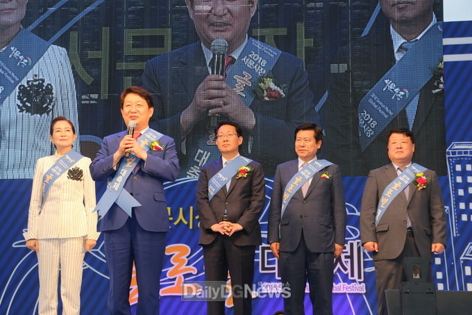 권영진 대구시장이 4일 서문시장 글로벌 대축제에서 인사말을 하고 있다. (사진=이준호 기자)