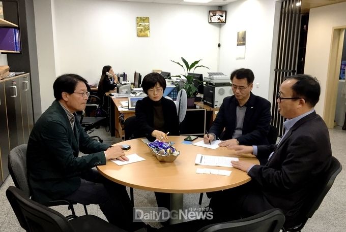 사진제공 경상북도관광공사, 이재춘사장대행이 한국관광공사 블라디보스톡박용환지사장과 경북관광 홍보방안에 대해 협의하고있다.