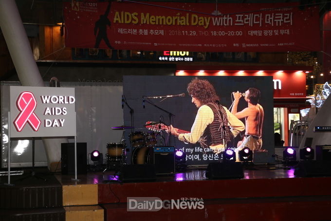 ‘AIDS Memorial Day with 프레디 머큐리’ 행사 중 그룹 QUEEN의 공연모습을 보여주고 있다. (사진=이준호 기자)
