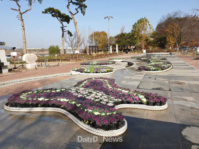 대구 달성군이 조성한 사문진주막촌의 아름다운 꽃 경관. (사진=달성군 제공)