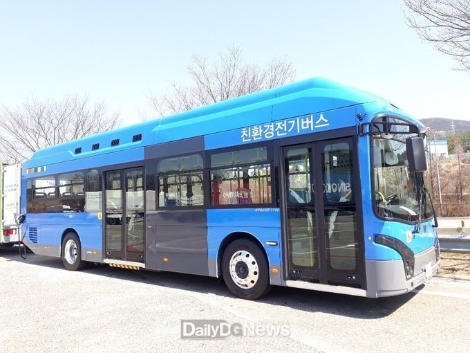대구에서 첫 운핸하는 친환경전기버스 (우진산전). (사진=대구시 제공)