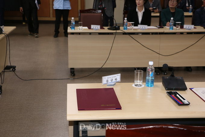류규하 중구청장과 오상석 중구의회 의장이 퇴장한 채로 대구신청사 건립 성공 추진을 위한 협약식은 계속되고 있다. (사진=이준호 기자)