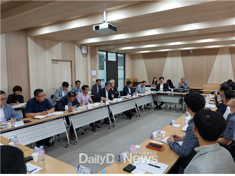 대구시 일본 수출규제 관련 대책회의 모습. (사진=대구시 제공)
