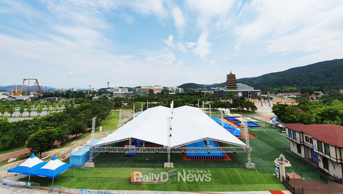 오는 27일부터 8월 25일까지 열리는 경주엑스포 여름 Pool축제장. 막바지 준비가 한창이다.