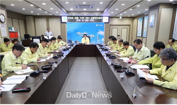 제18호 태풍 ‘미탁’ 대비 상황판단 회의 모습. (사진=대구시 제공)
