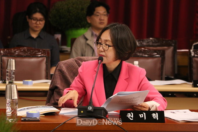 서장은 대구 엑스코 사장 사전 내정설을 언급하고있는 권미혁 더불어민주당 의원. (사진=이준호 기자)