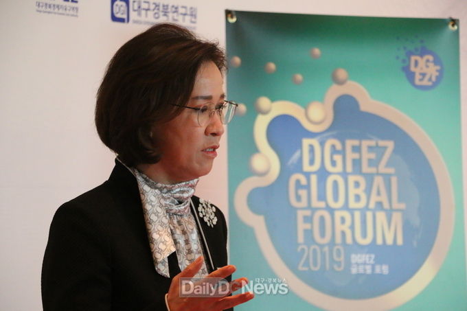 이인선 대구경북경제자유구역청장이 '2019 DGFEZ 글로벌 포럼' 개최 전 언론사들과 인터뷰를 진행하고 있다. (사진=이준호 기자)