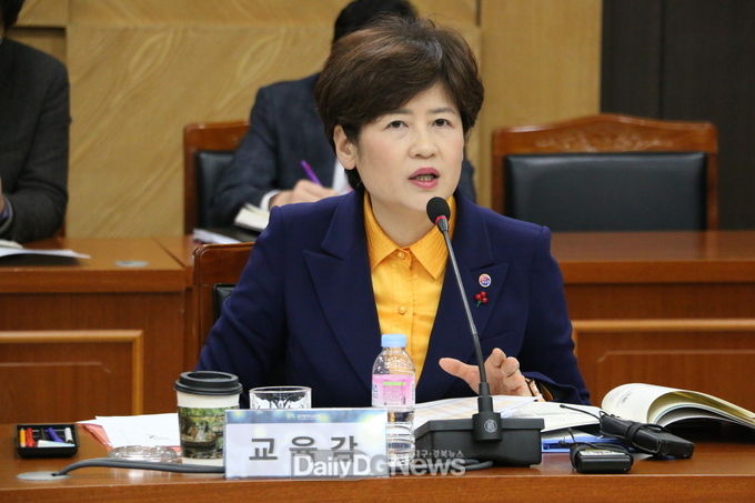 강은희 대구시교육감이 6일 2020년 신년 기자간담회에서 기자들의 질문에 답하고 있다. (사진=이준호 기자)