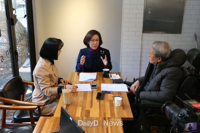 이인선 제21대 총선 자유한국당 대구 수성을 예비후보가 5개 언론사와 공동 인터뷰 하는 모습. (사진=공동취재팀 제공)