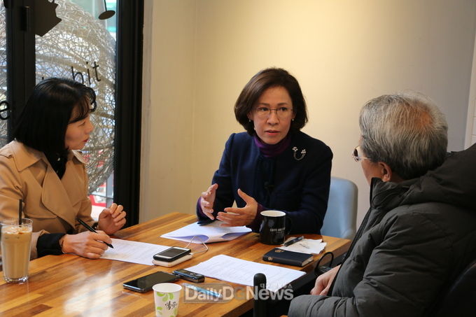 이인선 제21대 총선 자유한국당 대구 수성을 예비후보가 5개 언론사와 공동 인터뷰 하는 모습. (사진=공동취재팀 제공)