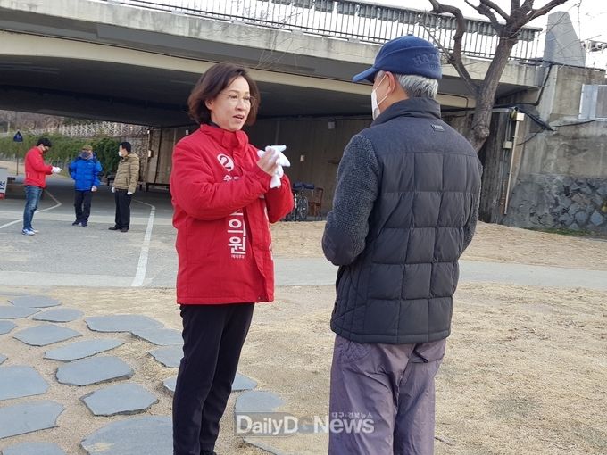 이인선 수성을 예비후보는 다른 예비후보들에게 소모적 논쟁을 중단하고 주민의 입장에 서서 정책선거를 치르자고 요구하고 있다. (사진=이인선 예비후보 제공)