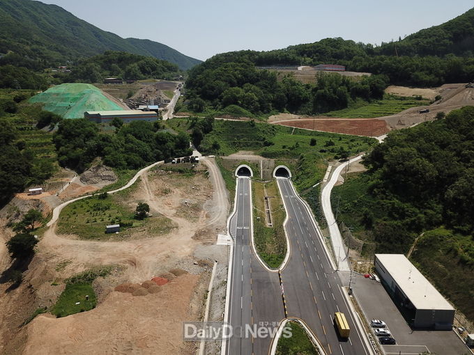 (왜관-가산간_도로공사_유학산_터널입구)
