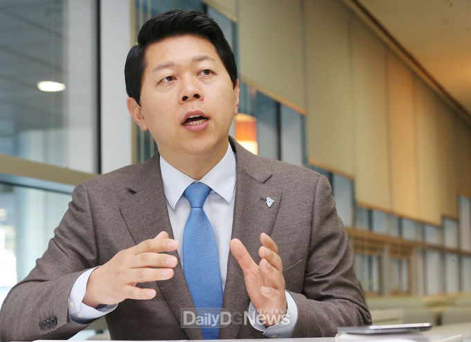 서재헌 더불어민주당 대구 동구갑 예비후보가 신천지 교인의 명단을 하루빨리 국민들에게 공개해 코로나19 확산 방지의 골든타임을 놓쳐서는 안 된다고 주장하고 있다. (사진=서재헌 예비후보 제공)