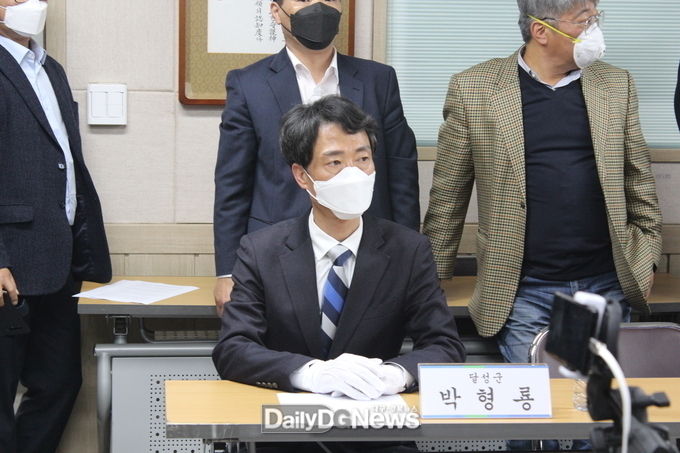 박형룡 더불어민주당 대구 달성군 예비후보가 1일 더불어민주당 코로나19 대구‧경북 재난안전대책특별위원회 회의에 참석하고 있다. (사진=박형룡 예비후보 제공)