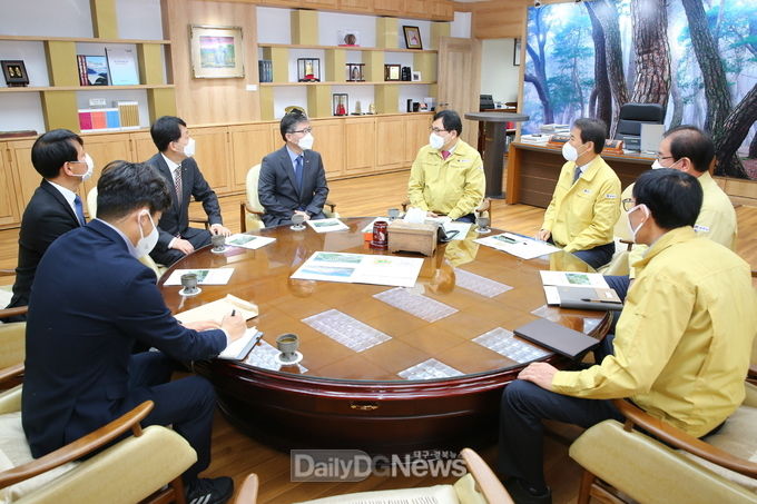 간담회 장면