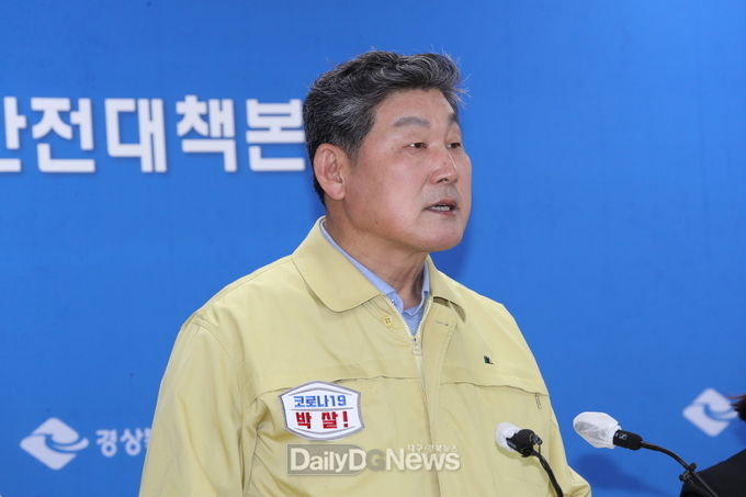 사진)데일리대구경북뉴스 김형만 기자 - 장경식 경상북도의회 의장이 3월 19일 언론 브리핑을 통해 도의회 차원의 지원 방안에 대해 발표하고 있다.