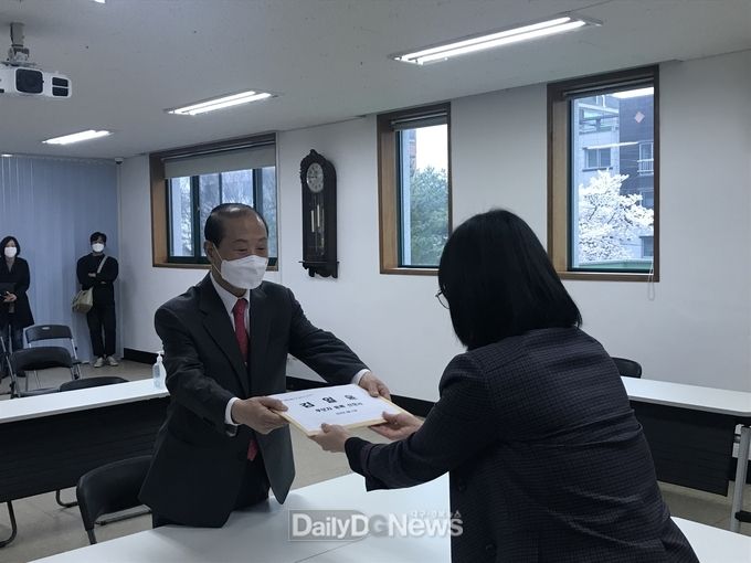 무소속 김일윤 후보, 선관위 등록