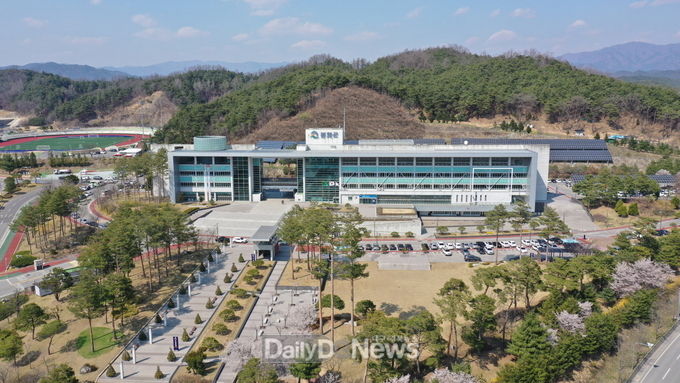 봉화군, 아동양육 한시지원 사업 아동돌봄쿠폰 지급 - 사진은 군청사