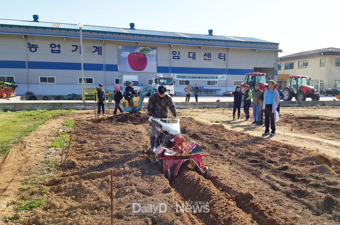청송군, 농기계임대료 50%감면 연말까지 연장