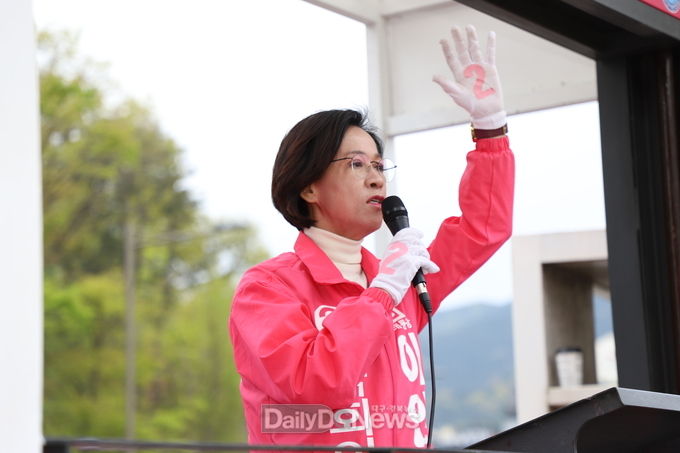 이인선 미래통합당 대구 수성을 국회의원 후보는 다가올 경제 코로나를 책임지고 해결하겠다고 다짐하고 있다. (사진=이준호 기자)