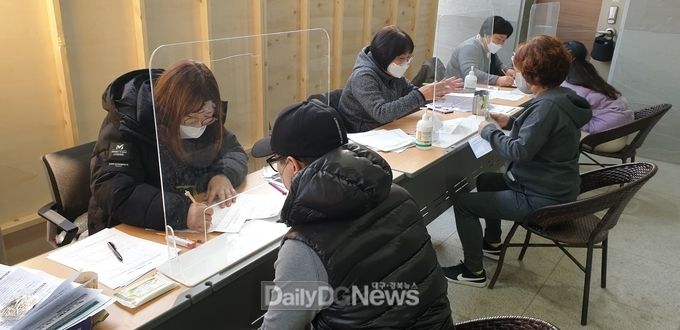 영주시, 재난 긴급생활비 지급 시작 1(긴급 생계비 지원 신청 모습)