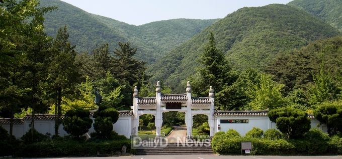 용담정 입구