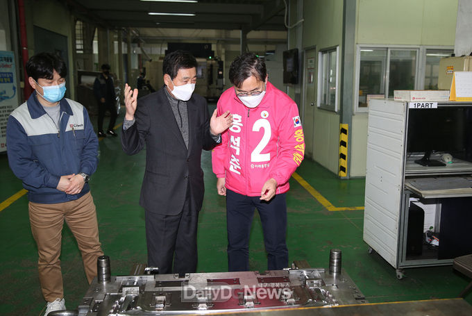 성서산업단지를 디지털 메이커시티로 꼭 만들겠다고 다짐하는 홍석준 미래통합당 대구 달서갑 국회의원 후보. (사진=홍석준 후보 제공)