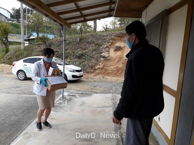 울진군, 재가암환자에 면역 키움 꾸러미 전달