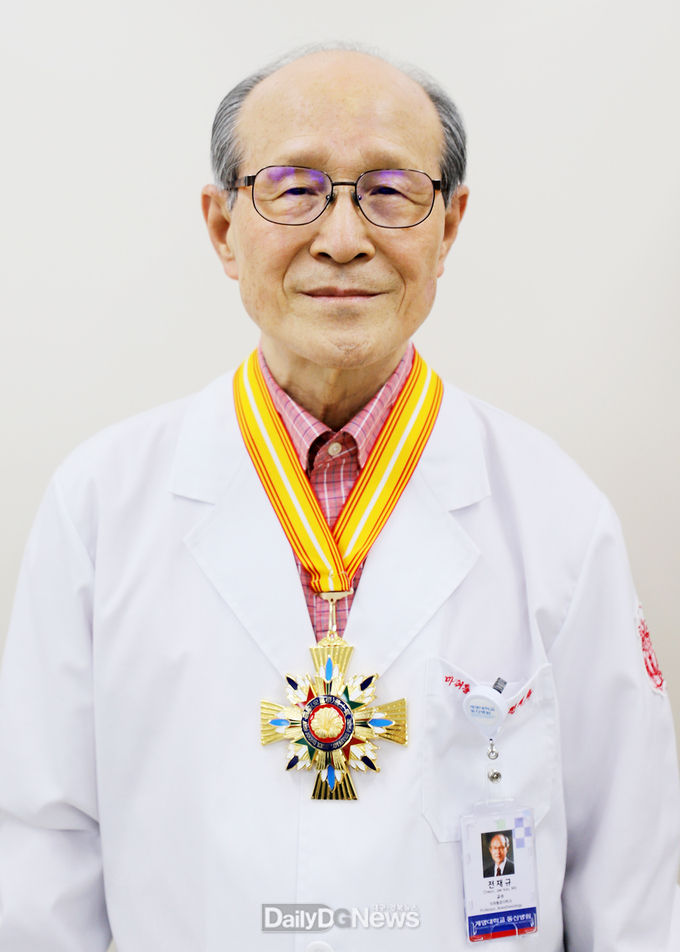 ‘안중근 의사상’의 자연‧과학 부문을 수상한 전재규 계명대학교 동산의료원 명예교수. (사진=동산의료원 제공)