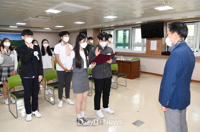 장학생 선서문 낭독 모습