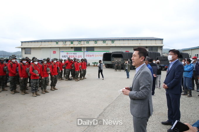 이강덕 포항시장, 농촌일손돕기 해병대 장병 격려