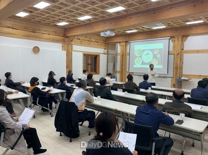 지난 21일 개강한 명상 웰링 아카데미