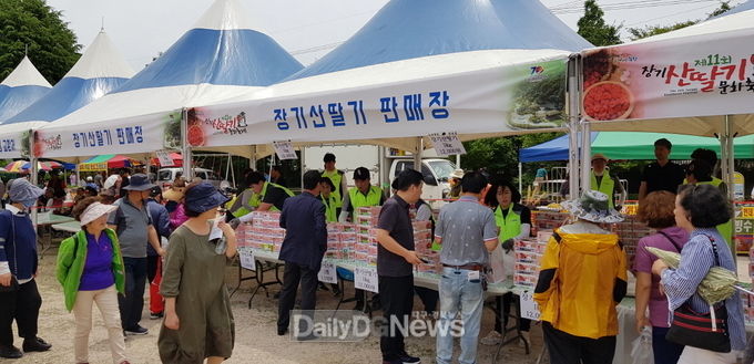 제철 ‘장기산딸기’ 드라이브 스루로 사세요
