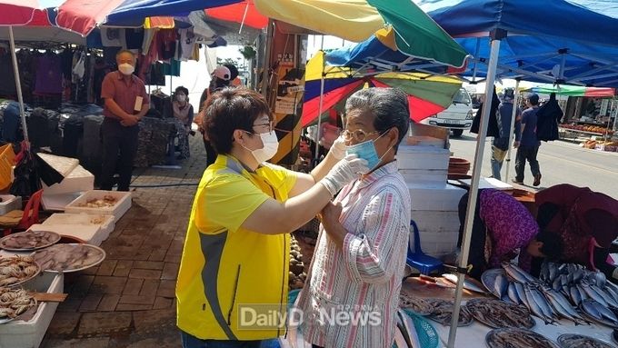 자원봉사와 함께하는 코로나19‘안심’전통시장 사랑이 머무는 행복정류장