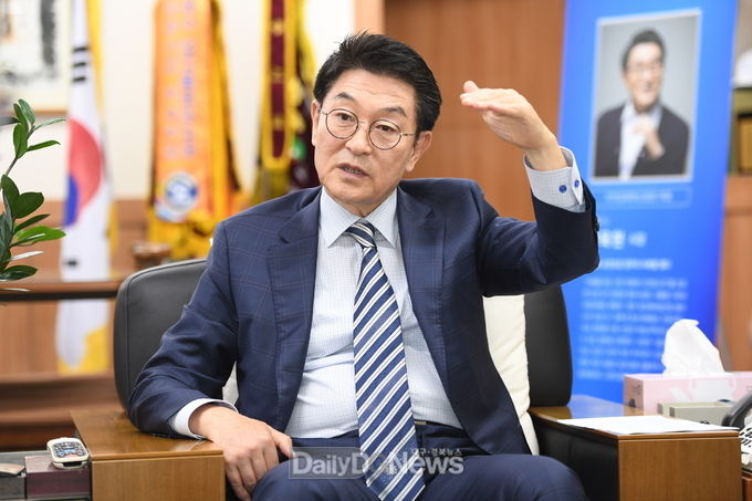 장욱현 시장 인터뷰 모습