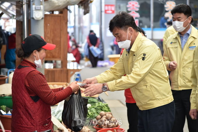 청송군, 청송사랑화폐로 지역경제 활성화 이끌어