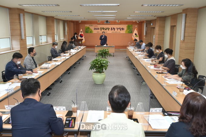 조재구 남구청장이 10일 관내 7개교 중학교장들과 간담회를 가지고 있다. (사진=남구청 제공)