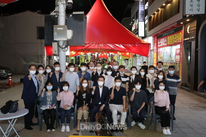 이강덕 포항시장, 영일만친구 야시장에서 직원들과 생생 토크