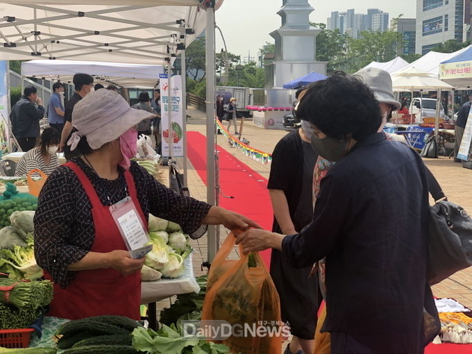 포항시정례직거리장터 ‘영일만친구사랑장터’