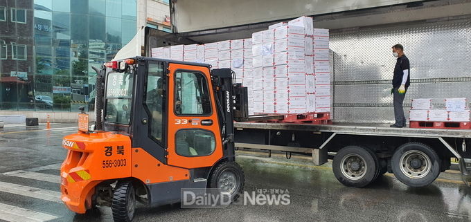 경북적십자사가 문경시에 전달한 비상식량 300세트