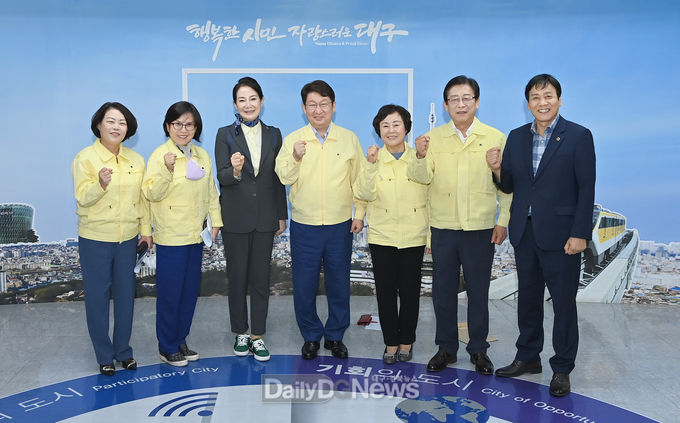 대구 달서구 지역 시의원 6명이 24일 대구시장에게 호림역 역사 추가 설치를 강력히 촉구하고 있다. (사진=대구시의회 제공)